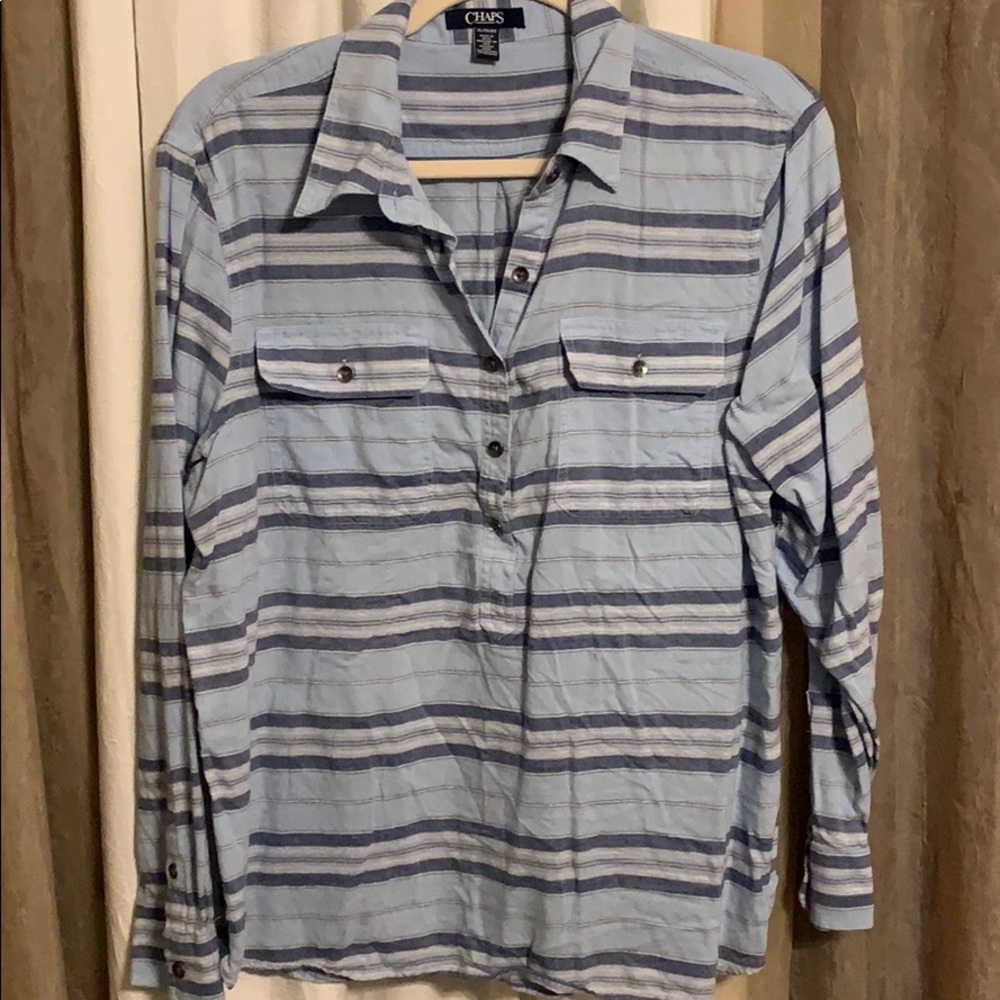 🎈 5/$25 🎈Chaps 1/4 button top with roll sleeves